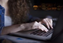 De ce vizionarea de filme porno nu ar trebui să fie un subiect tabu